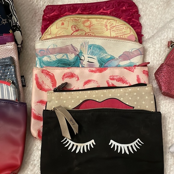 Bundle of 18 Ipsy makeup bags - Picture 3 of 5